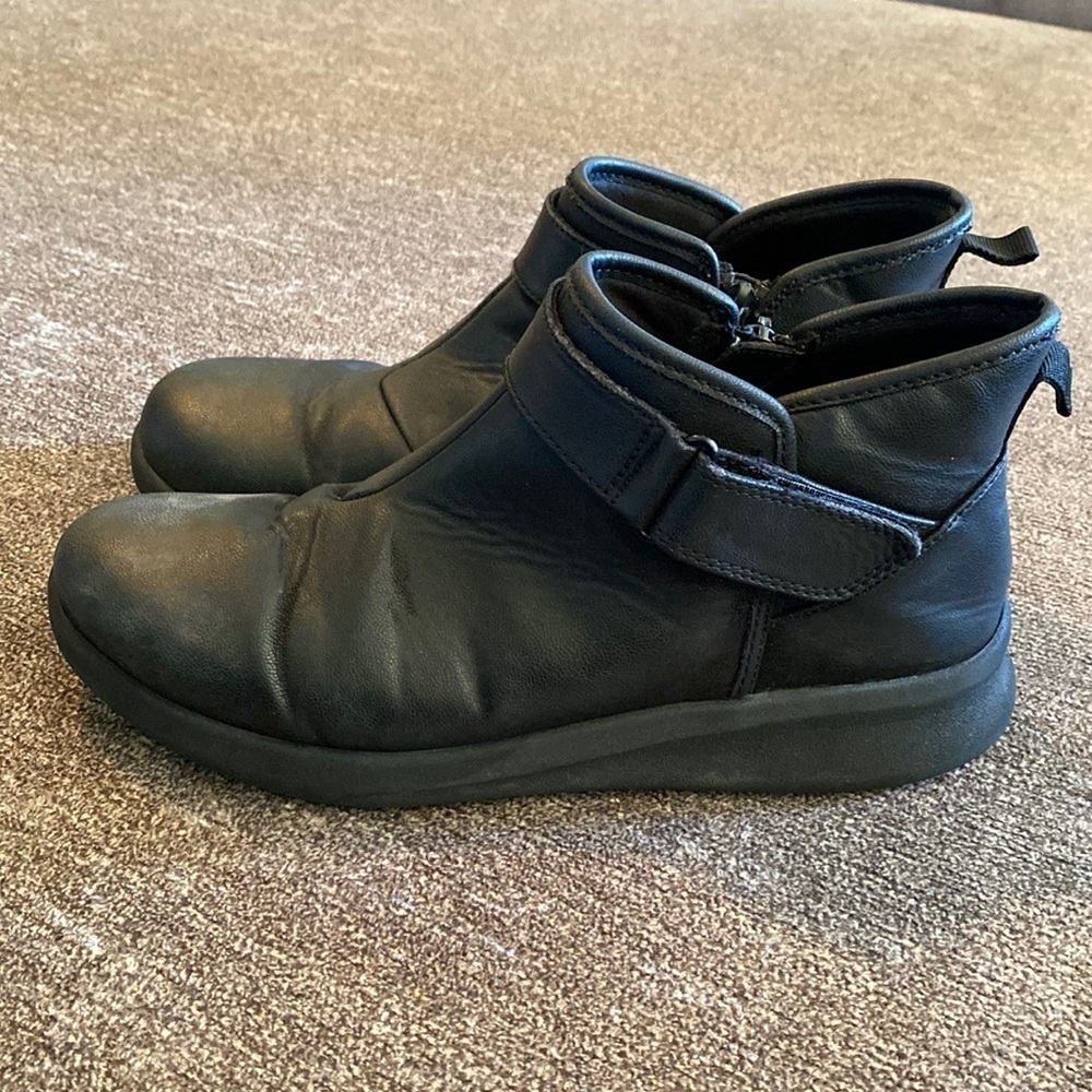 Clarks womens booties; size 7.5